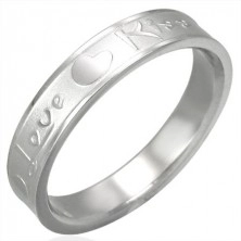 Стоманен пръстен в сребрист цвят, матирана среда и лъскави ръбове, надпис Love & Kiss