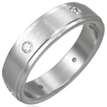 Матиран стоманен пръстен с шест вградени цирконии