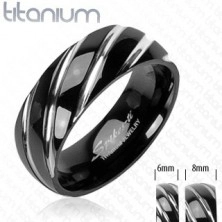 Титаниев пръстен в черен цвят - тесни скосени резки в сребрист оттенък