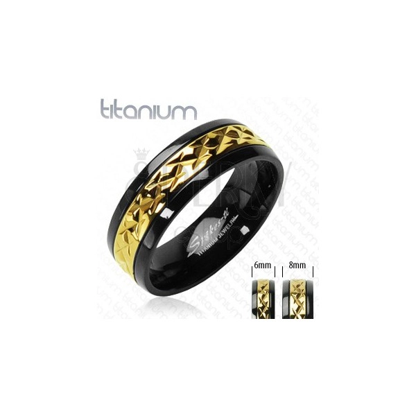 Черен титанов пръстен с украсена с шарки златиста ивица