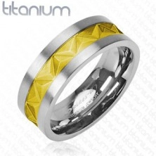 Титаниев пръстен в сребрист цвят с украса в златист цвят