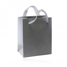 Хартиена подаръчна торбичка – сребрист цвят, гладка, сатенена повърхност