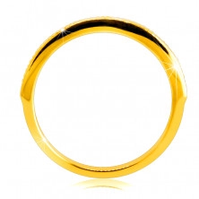 Диамантен пръстен от 14К жълто злато - нежни резки, прозрачен брилянт, 1.3 мм