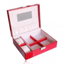Правоъгълна кутия за бижута в червен цвят - имитация на крокодилска кожа, катарама, ключе