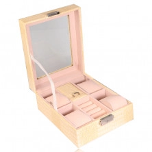 Правоъгълна кутия за бижута в кремав цвят - имитация на крокодилска кожа, катарама, ключ 