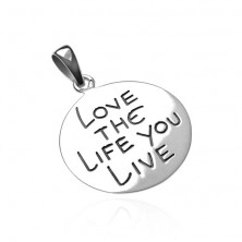 Сребърна висулка проба 925 - кръг с надпис LOVE THE LIFE YOU LIVE