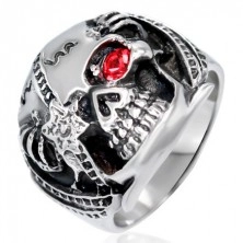Масивен пръстен, направен от стомана- череп на войн с червен цирконий, патина